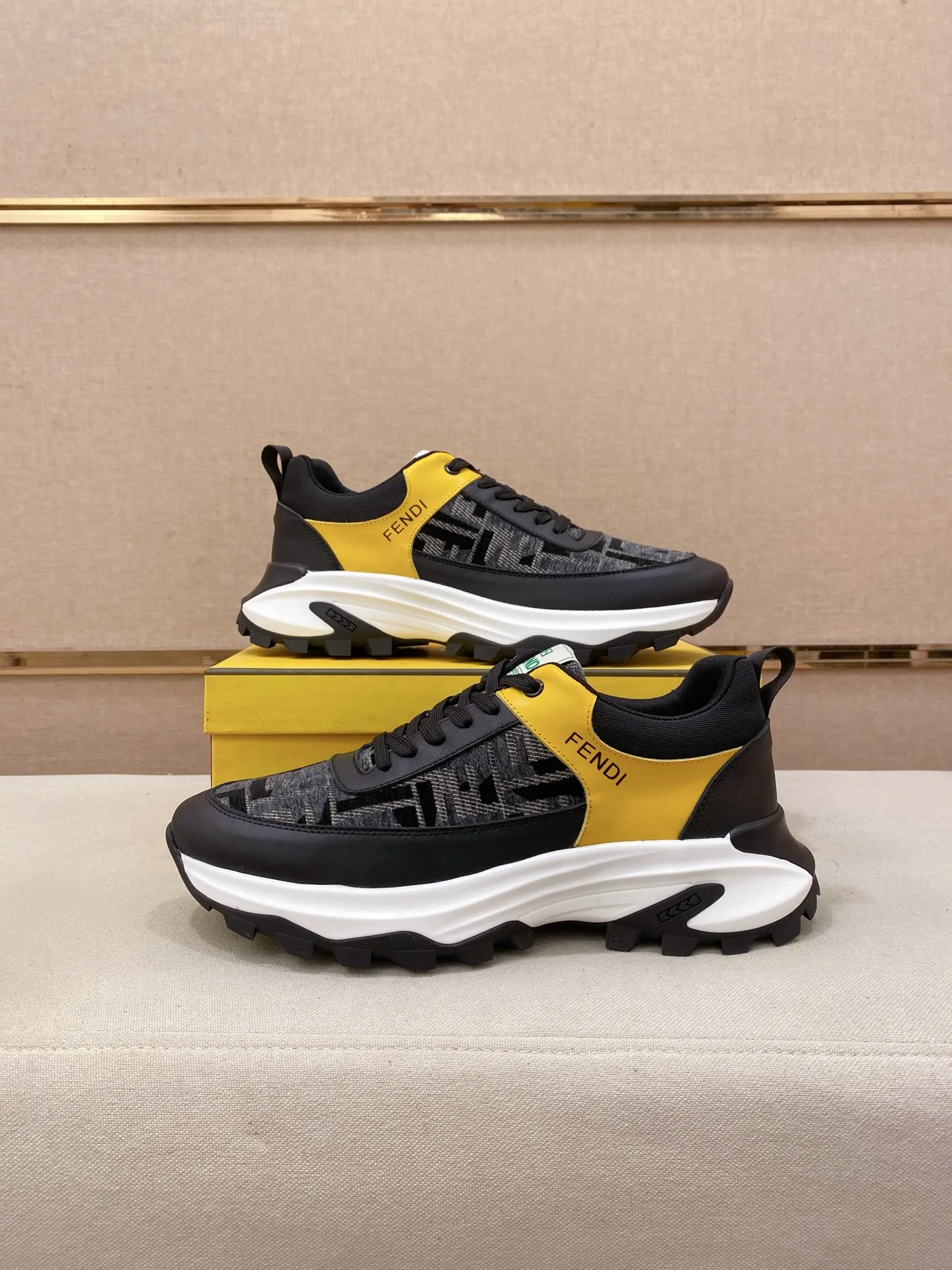 Men's shoes 💰 462💰 (fendi) New style 👊🏻 upper 🇮🇹 imported cowhide fabric 🇩🇪 lining imported sheepskin lining. The original outsole is molded to highlight the identity of every man, and the upper foot is elegant and stable🚶🏻🚶🏻The high-end custom counters reproduce the original version📯No matter the wind or rain, the shoe last remains unchanged and can withstand the verification of time🔍️,🔵 Size: 38-44